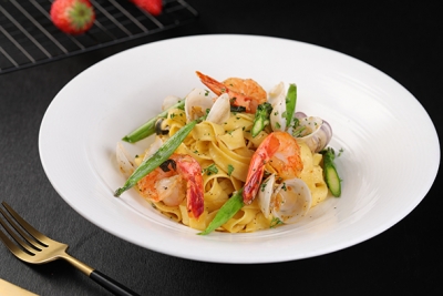 Garlic Fettuccine with Clams and Prawns